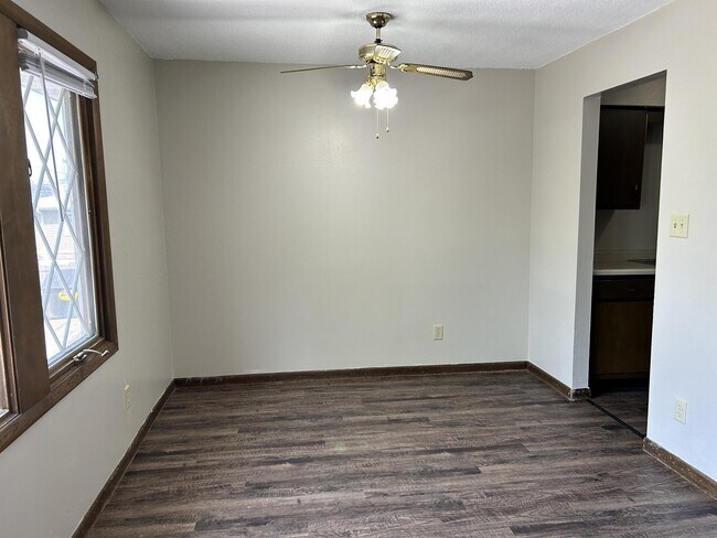 Foto del edificio - 1716 D Ave NE