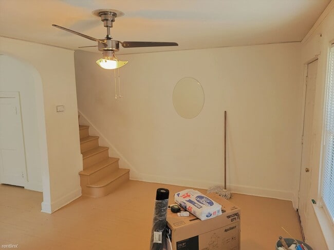 Building Photo - 2 br, 1 bath Duplex - 1315 Byron Street