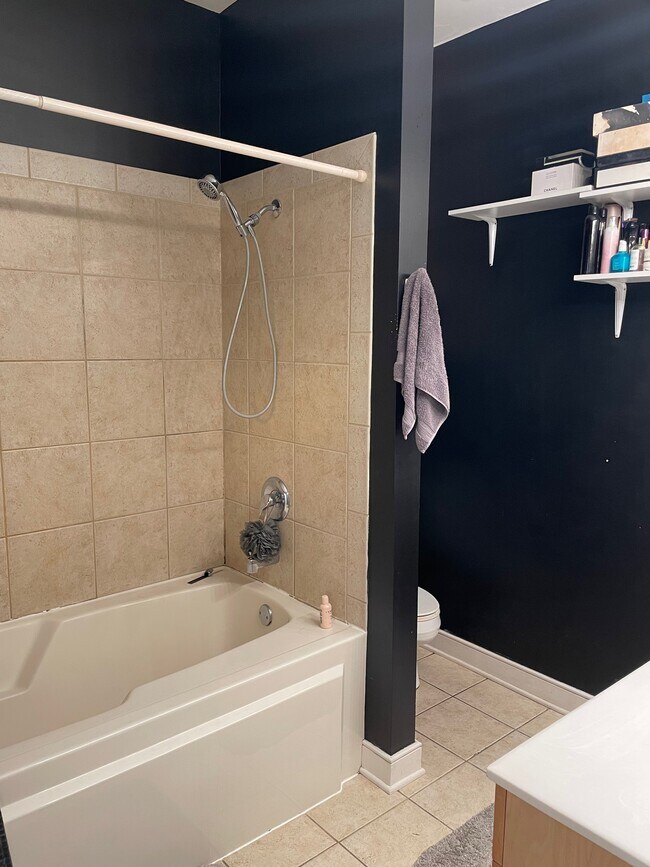 Building Photo - 2906 N River Walk Dr