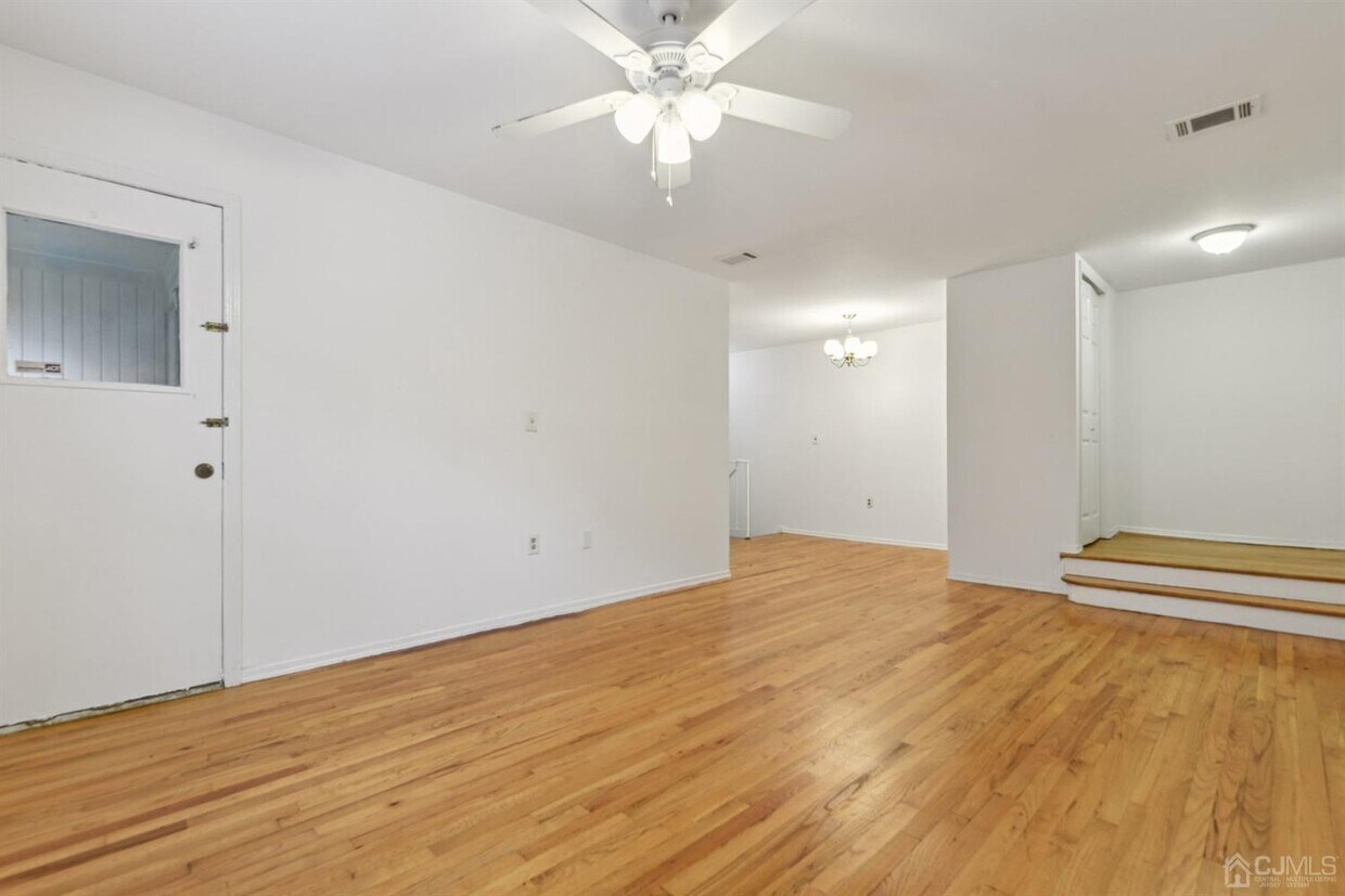 Primary Photo - 323 Gill Ln