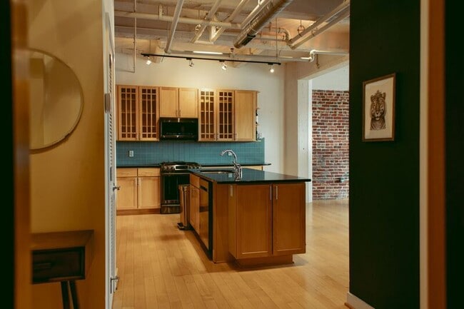 Building Photo - 234 Holliday St