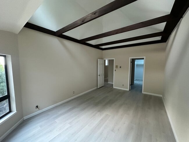 Building Photo - 058