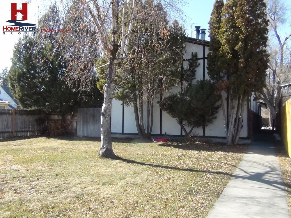 Primary Photo - 2 bedroom 1 bath Duplex