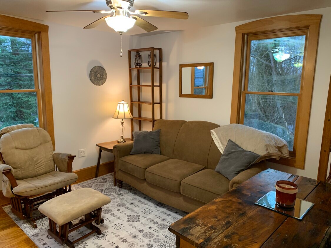 Foto principal - 327 W Maple St