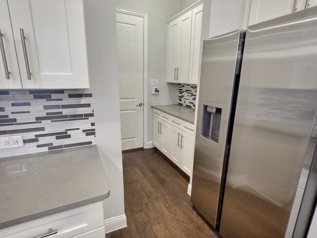 Foto del edificio - 557 Reale Dr