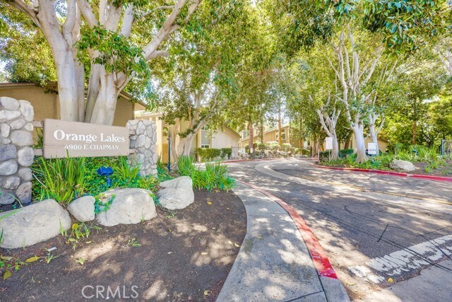 Foto principal - 4900 4900 E Chapman Ave