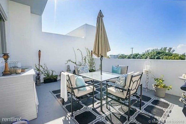 Building Photo - 3 br, 3.5 bath  - 163 N Shore Dr # 163-6