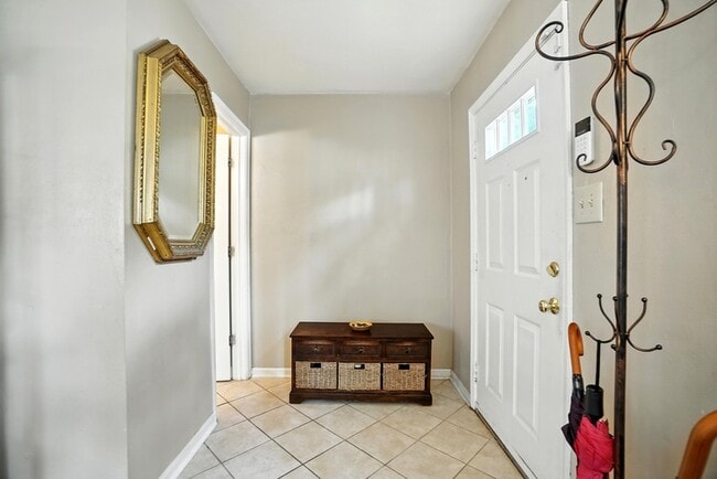 Building Photo - 1308 Summerset Ct