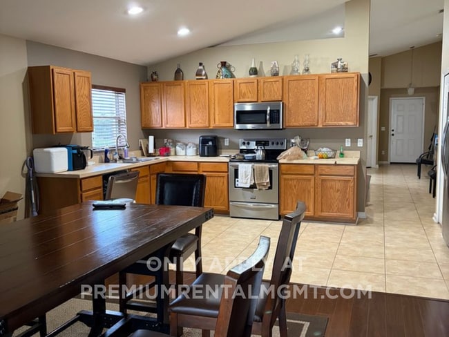 Building Photo - 7025 White Trillium Cir