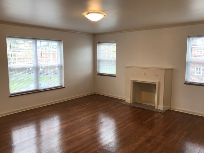 Foto del edificio - 1064 Euclaire Ave