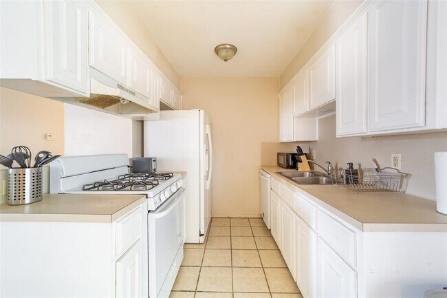 Foto del edificio - 1738 Rutland Dr