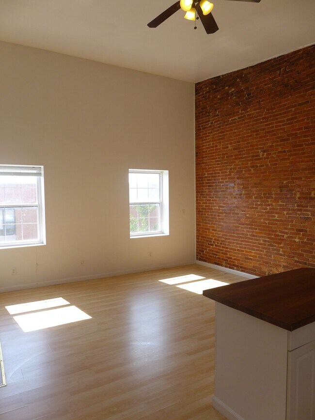 Foto del edificio - 1705 N Calvert St