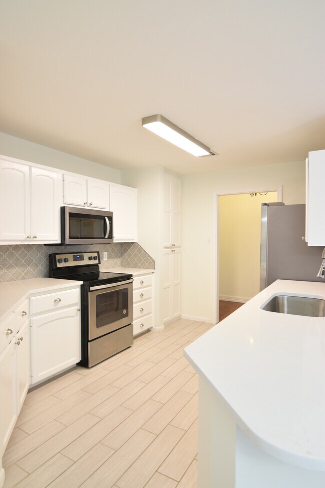 Foto del edificio - 4613 Danbury Dr