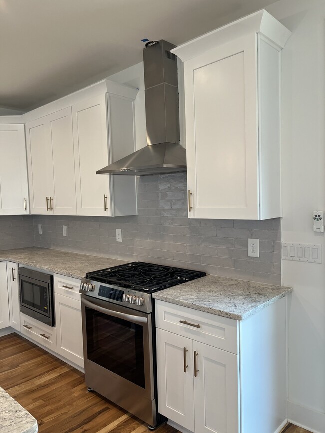 Foto del edificio - NEW GORGEOUS 4 BEDROOMS 3 BATHS IN NASHVIL...