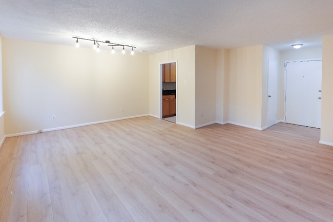 Building Photo - 1730 Arlington Blvd