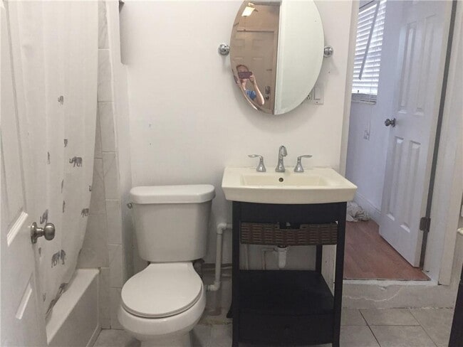 Foto del edificio - 340 NE 56th St