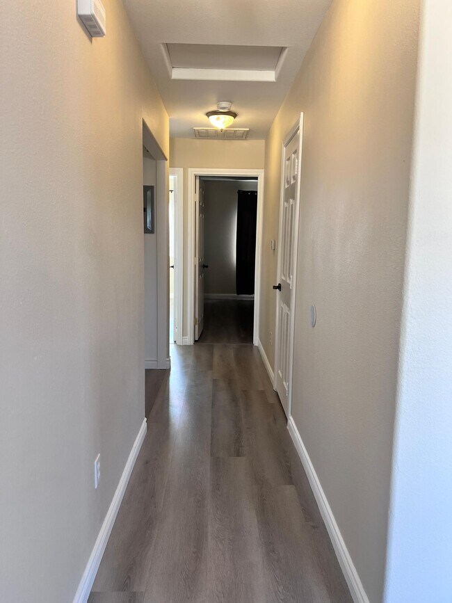 Foto del edificio - 220 N Spruce Ave