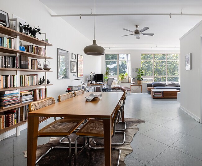 Salle à manger du studio - The Artiste