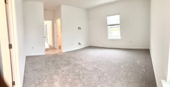 Building Photo - 3511 NE 38th Ln