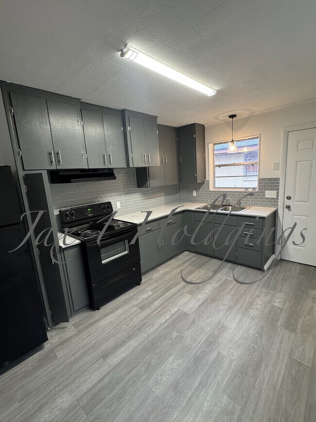 Cocina - 5674 Akra Ave