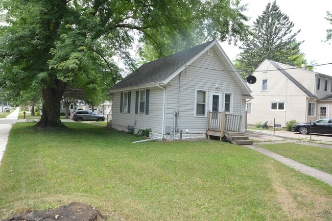 Building Photo - Adorable Austin home on corner lot with 2-car garage!