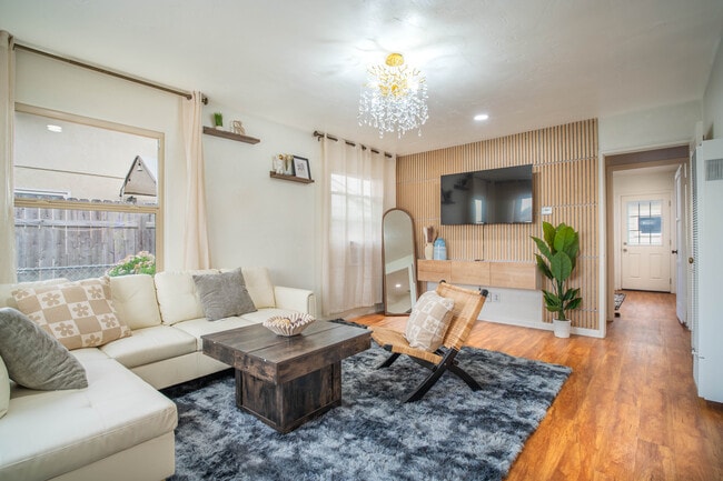 Building Photo - 6203 Thorn St