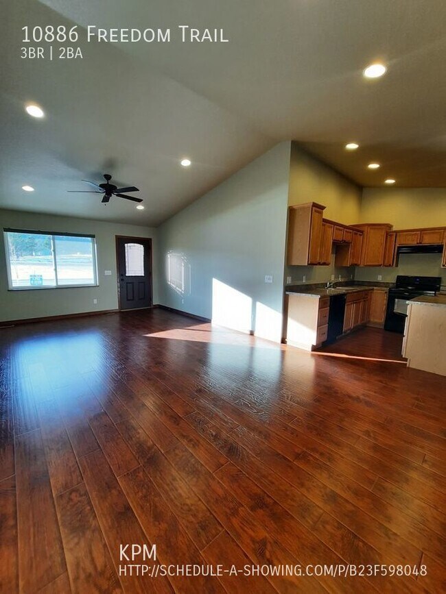 Building Photo - 3 BEDROOM | 2 BATH | DOUBLE GARAGE | SUMME...