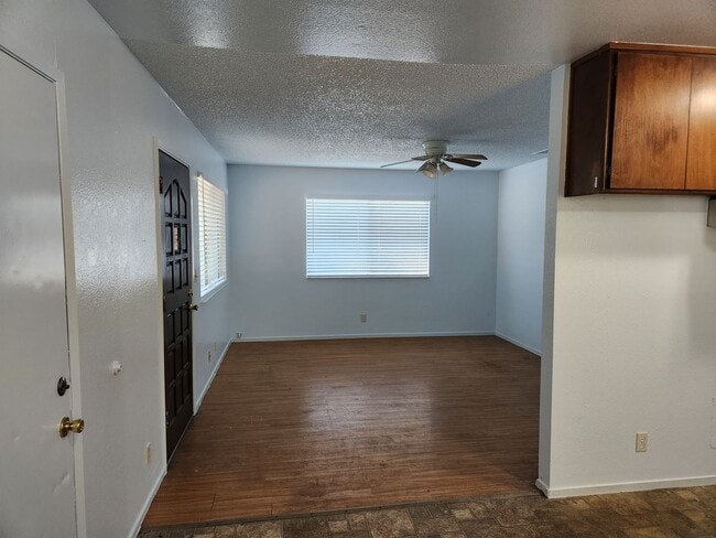 Building Photo - 3-bedroom in Central Chico