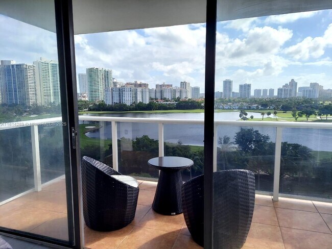 Foto del edificio - 3625 N Country Club Dr
