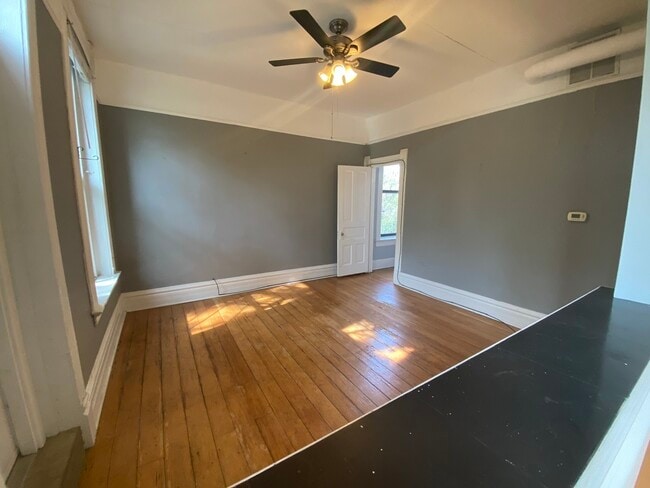 Foto del edificio - 1858 W Huron St