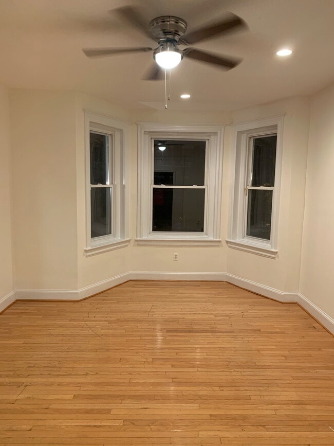 Living Room_2 - 135 Adams St NW