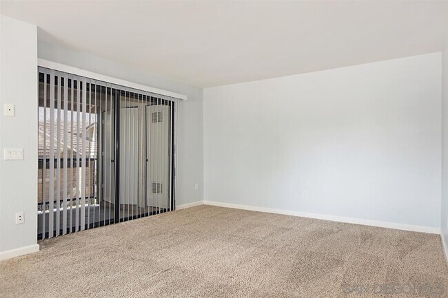 Foto del edificio - 8595 Summerdale Rd