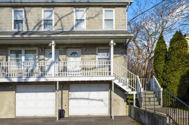 Building Photo - 509 Grade St