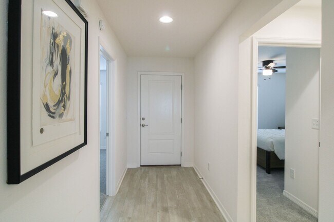 Foto del edificio - 7637 Rutherford Ln