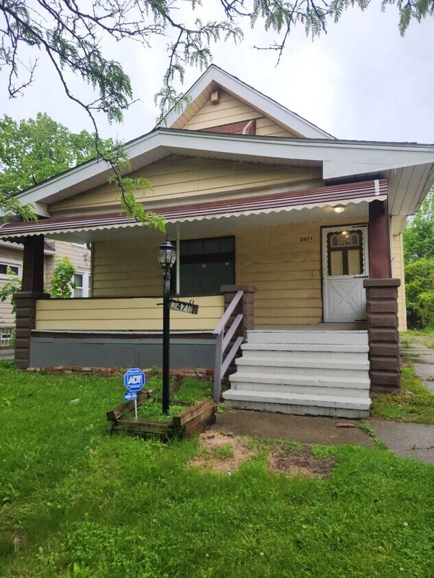 Primary Photo - Charming 3-Bedroom Property in Prime Location