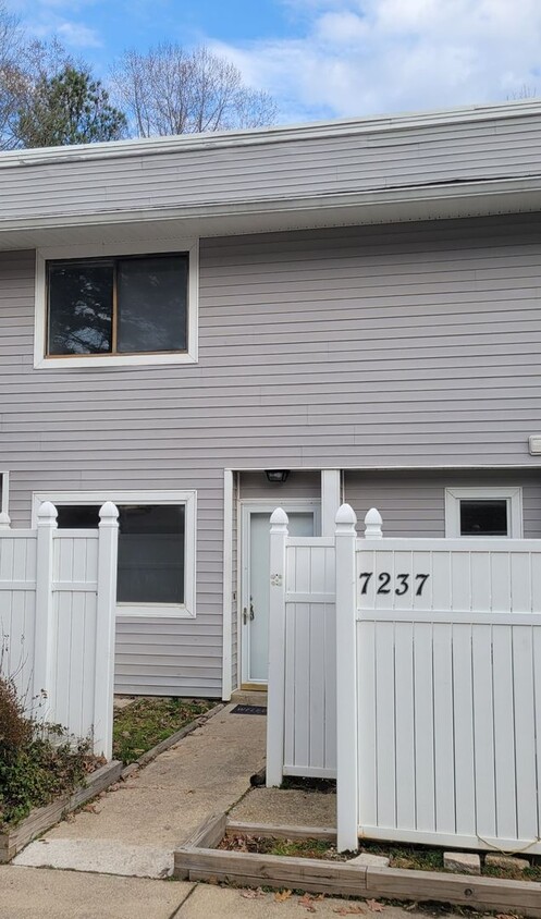 Primary Photo - Townhome in Midtown Raleigh