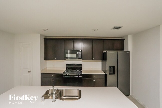 Foto del edificio - 1157 Crestview Dr