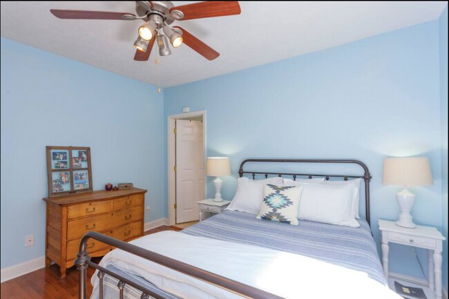 Master Bed Master Bed with large walk-in closet - 1125 McChesney Ave