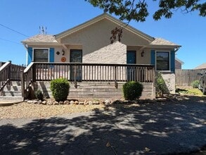 Building Photo - 105 Chambers Point