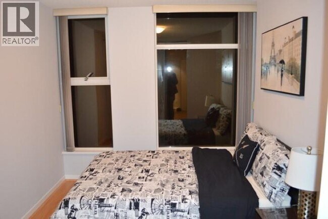 Building Photo - 1009 Expo Blvd