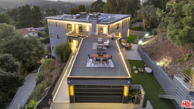 Building Photo - 7966 Mulholland Dr