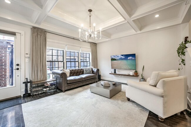 Foto del edificio - 1325 Naylor Ct NW