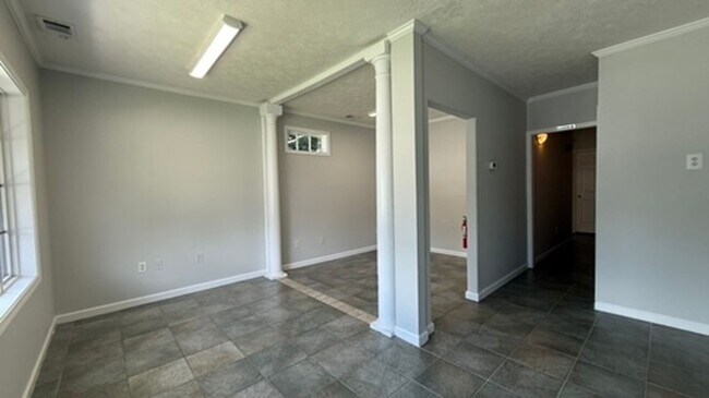 Building Photo - Commercial Office Space in Historic Richmond Hill