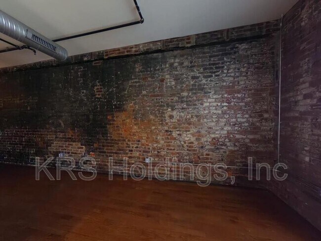 Building Photo - 110 S 15th St