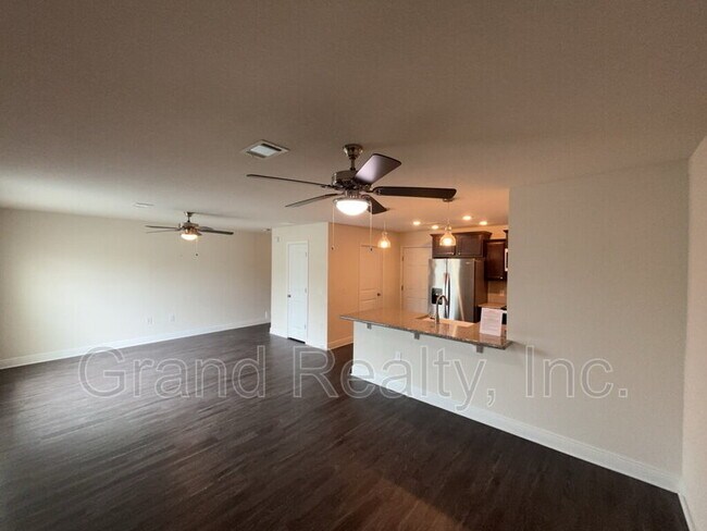 Foto del edificio - 5033 Peach Dr