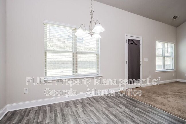 Foto del edificio - 155 Mandy Ln