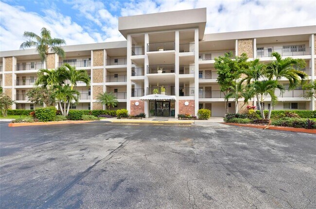 Foto del edificio - 2800 N Palm Aire Dr