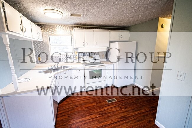 Building Photo - 321 Hidden Lk