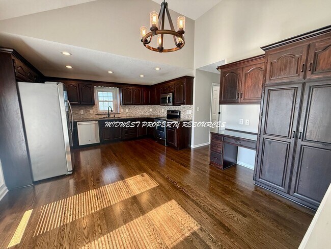 Foto del edificio - Ranch in Lee's Summit For Lease - Crisp, Clean and New!