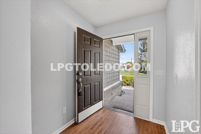 Foto del edificio - 14789 Dexter Falls Rd